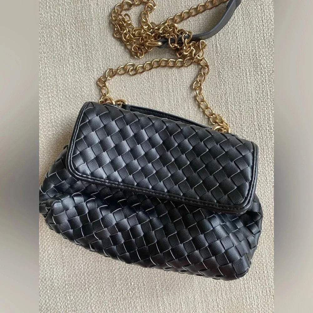 Sondra Roberts Squared Bag Women’s Woven Purse Black Crossbody Flap Gold Chain
